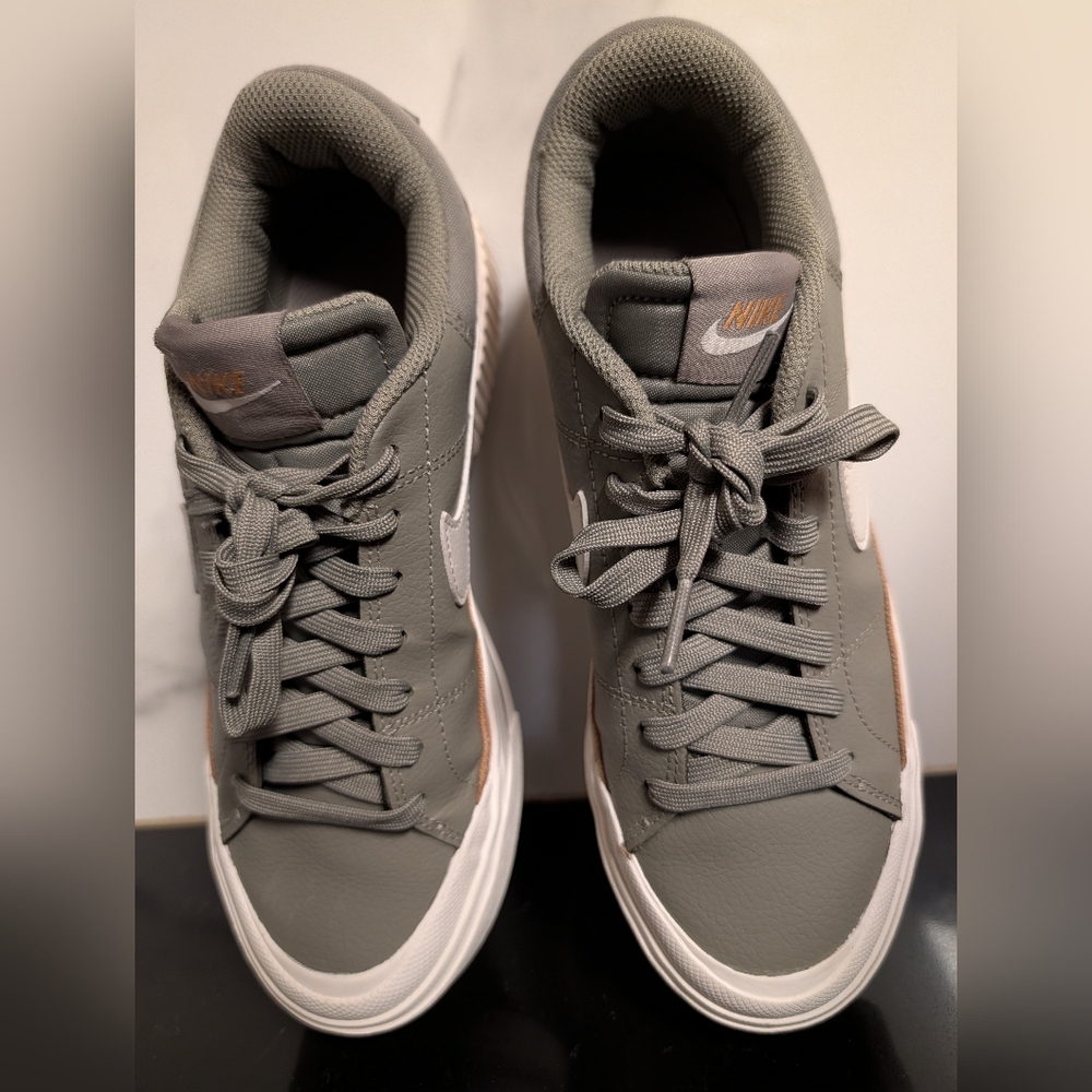 Nike Wmns Court Legacy Lift 'Light Army’ Sneakers Size 8 MSRP $95 - Picture 7 of 10